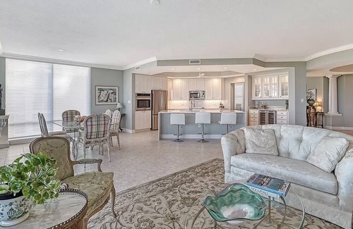 Vamo Condo | Luxury 4 bed/ 3ba Large Condo w/ Pool
