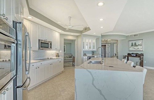 Vamo Condo | Luxury 4 bed/ 3ba Large Condo w/ Pool