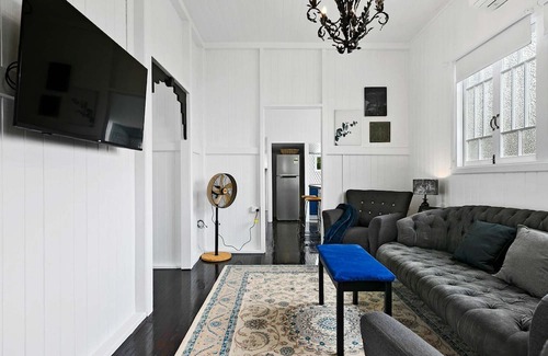 Maryborough House | Retro on walker Near hospital