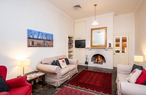 Spring Gully House | Boutique Heritage Home with Stunning Vineyard Panorama in Clare Valley