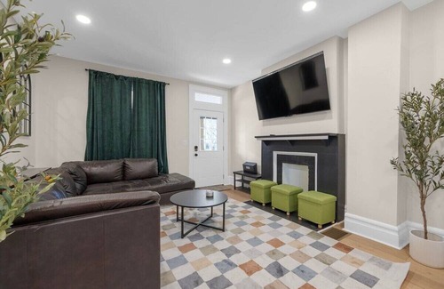 Glen Echo Apartment | 3 mins to OSU | 7 Queen Beds | Hot Tub | Fire Pit