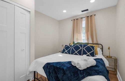 Glen Echo Apartment | 3 mins to OSU | 7 Queen Beds | Hot Tub | Fire Pit