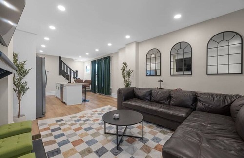 Glen Echo Apartment | 3 mins to OSU | 7 Queen Beds | Hot Tub | Fire Pit