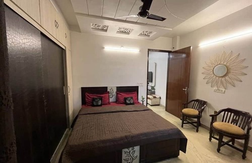 Tilak Nagar Apartment | Sufiyana Plain Like Beautiful 1