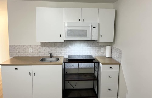 Moncton Apartment | 50% off Monthly bookings & 20% of Weekly. New Cozy Apartment w/ Private Entrance