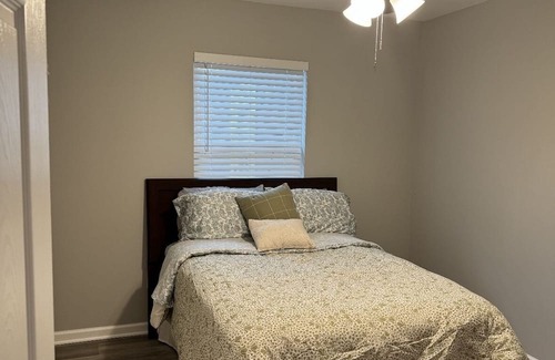 Church Street House | Elegant 4 bedroom home sleeps 6-8! Private Backyard