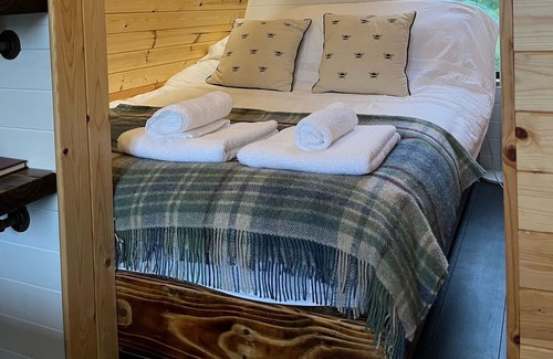 Enniskillen Cabin | Tranquil Cabin set in 300 acre private estate