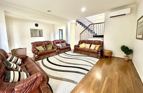 Sanctuary Lakes House | Sanctuary Lake Resort 4br house/3min walk to lake