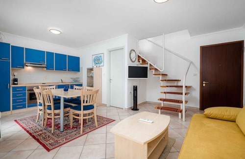 Crveni Vrh Apartment | Holiday apartment with air conditioning, internet and private parking space