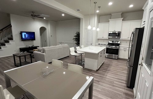 Fulshear House | Luxury House-Only Quiet Guests
