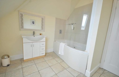 Westbourne Apartment | BOURNECOAST: Maisonette with balcony and parking - close to the beach - FM8539