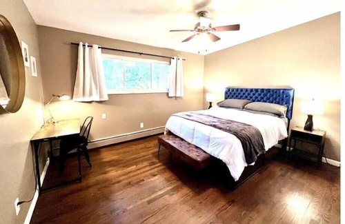 Old West Side House | Cozy 3bdr 1 mile to Downtown w/ Parking