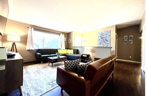 Old West Side House | Cozy 3bdr 1 mile to Downtown w/ Parking