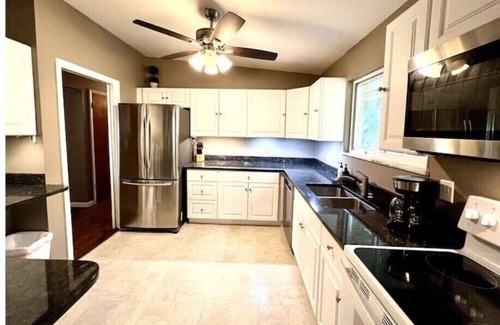 Old West Side House | Cozy 3bdr 1 mile to Downtown w/ Parking