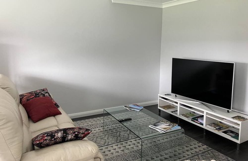 Armidale House | Comfortable and private home from home.