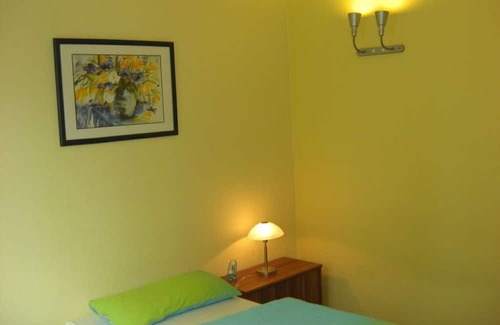 Stutzerbach Apartment | Apartment with enclosed garden