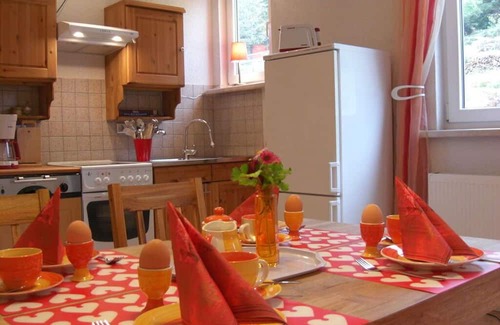 Stutzerbach Apartment | Apartment with enclosed garden