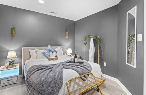 Burtonsville Condo | Washington DC/SilverSpring area, Cozy Retreat steps away from parks & bike trail