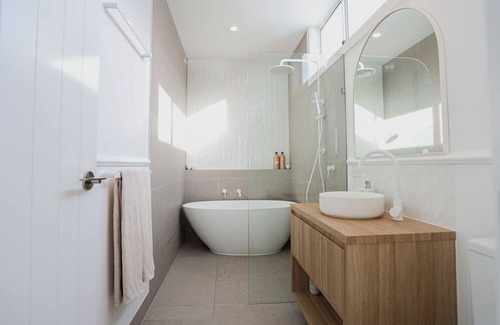 Currumbin House | Tugun Vibes ~ Walk to beach + restaurants