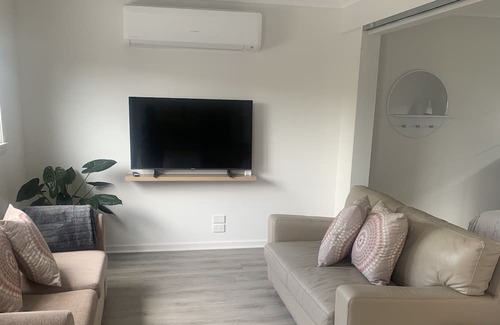 Low Head Apartment | Nanny Greenhouse.Cosy beach unit.Pet friendly Family friendly.