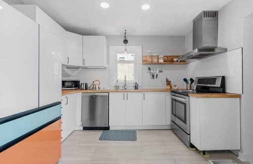 Portsmouth House | Chic Family Friendly Home w/ FirePit | Near Casino