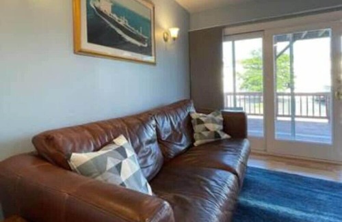 Buckroe Beach House | Blue Haven Summary: T