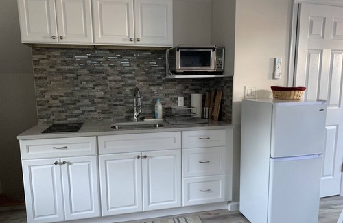 Weehawken Apartment | Carriage House Apartment including Garage- 5 min transport to NYC 30 day minimum