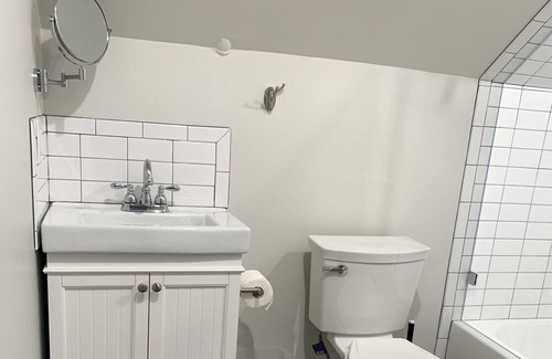 Weehawken Apartment | Carriage House Apartment including Garage- 5 min transport to NYC 30 day minimum