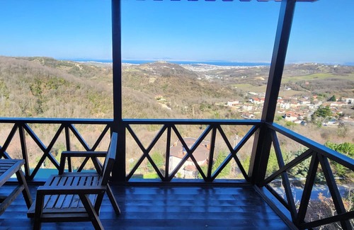 Yalova House | Cozy Chalet with sea and forest view, 20 minutes to the beach, Pet friendly!