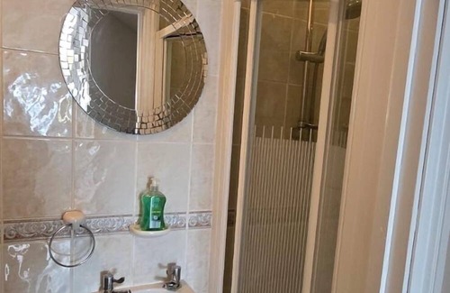 Gooshays House | Woods, Ensuite Double Room, Romford