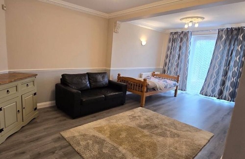 Gooshays House | Woods, Ensuite Double Room, Romford