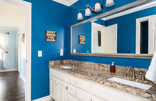 Roswell House | Roswell Luxury: 7BD 5.5BA 2LVG