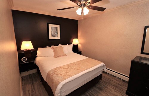 Coal Harbour Apartment | Divya Sutra Suites - One Bedroom Apartment with Harbour View!