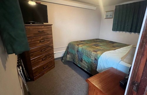 Onalaska House | Overlooking Lake Onalaska--Private Bedroom/Bathroom; fish cleaning room onsite