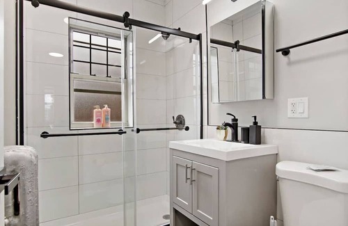 Evanston Apartment | Charming & Spacious 2BR Apartment in Chicago