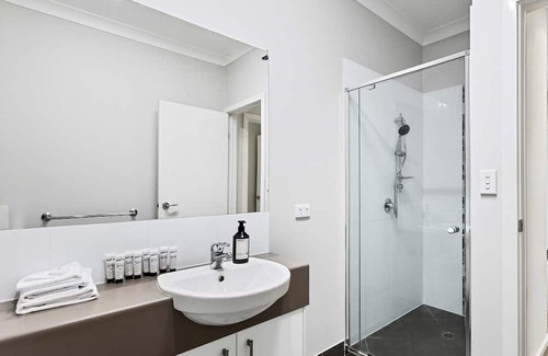 Pialba House | Stars on Torquay Road