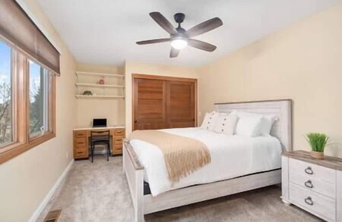Fort Wayne House | Spacious Home near Parkview and Dupont Hospital