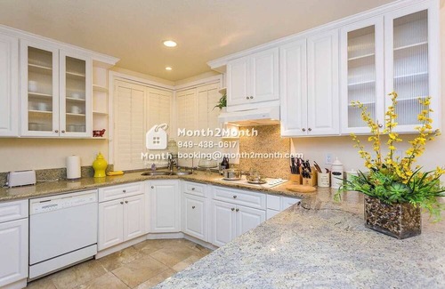 Woodbridge House | Lakefront Retreat #185