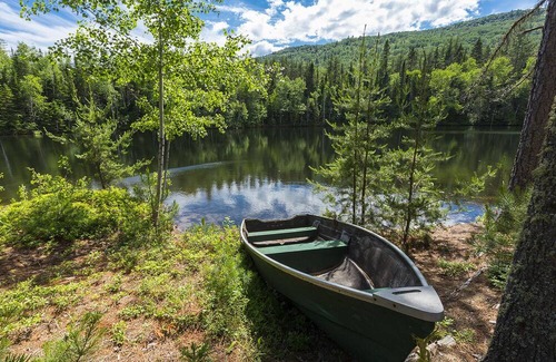 Baie-St-Paul Ski Chalet | Real cottage with a private lake