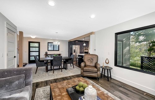 Silver Lake Condo | Luxury 2 bd Perfect for Traveling Professionals!