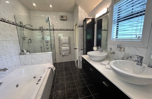 Hanmer Springs Bed & Breakfast | Fontainebleau is adjacent to Woodland Reserve and 7-minute walk to the village