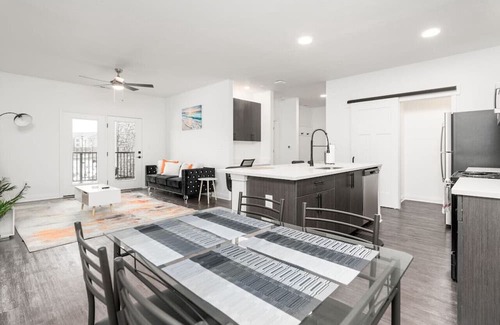 Whitestown Apartment | Corporate Housing by MGM