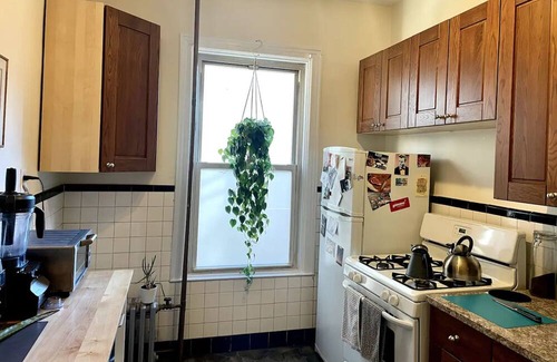 Greenpoint Apartment | Sunny apartment in the heart of Greenpoint, BK