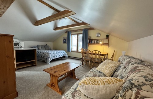 Southampton Cottage | The Loft at The Beach House Southampton - Unique Studio Apartment close to Beach
