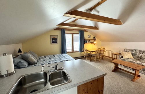 Southampton Cottage | The Loft at The Beach House Southampton - Unique Studio Apartment close to Beach