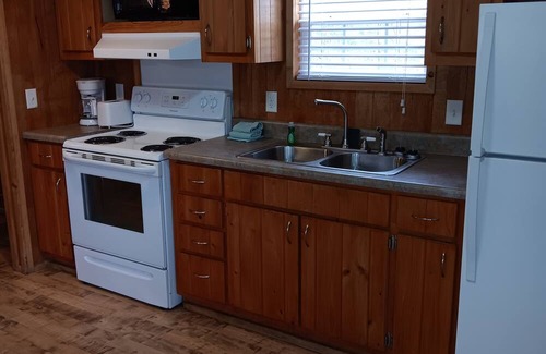 Gore Cabin | Relaxing Accommodation! Kitchen, Free Parking, Close to Greenleaf State Park!