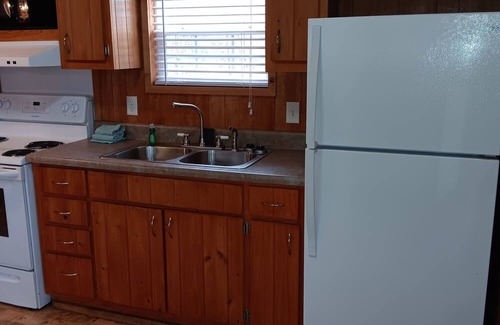 Gore Cabin | Relaxing Accommodation! Kitchen, Free Parking, Close to Greenleaf State Park!