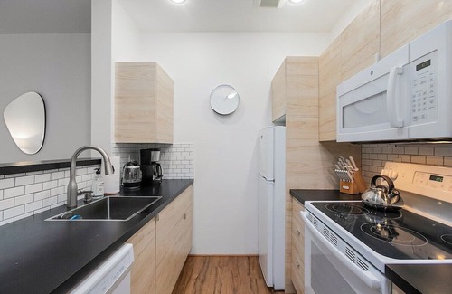 Belltown Apartment | Belltown's Flower Moon, near The Space Needle