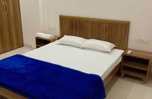 Ujjain House | Peaceful location, clean room, near to Mahakal Jyotirling - Chandra