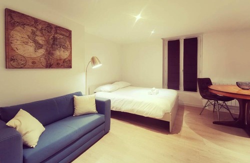 Centre Ville Apartment | Renovo Studio, Heart of Vienna